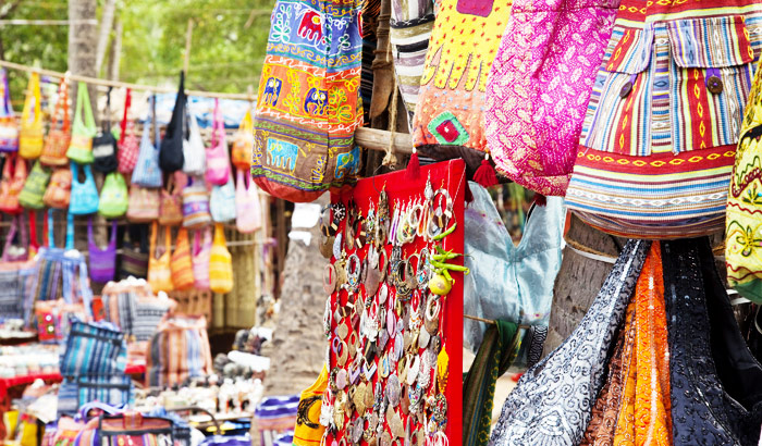 ENTERTAINED SHOPPING AT GAO
PANAJI MARKET