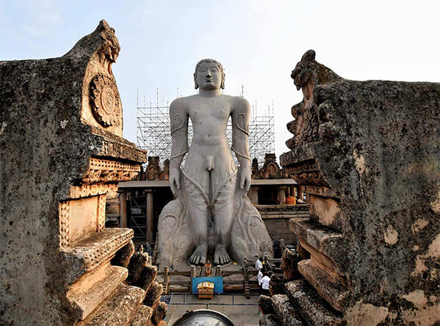 HOLY PLACES THAT MUST BE VISITED IN KARNATAKA
Shravanabelagola