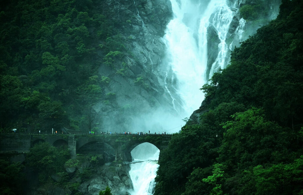 GOA THE  LOVELY TOURIST SPOT IN INDIA
DUDHSAGAR FALLS