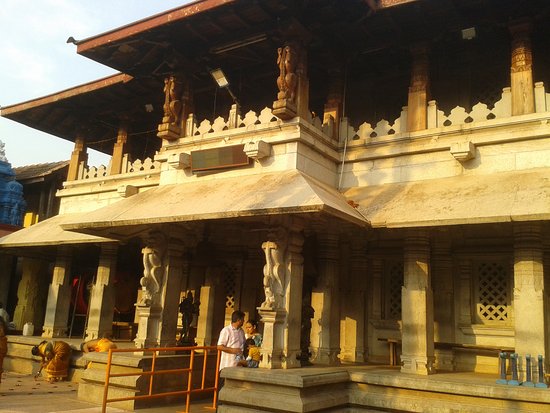 HOLY PLACES THAT MUST BE VISITED IN KARNATAKA
Kollur Mookambika Temple